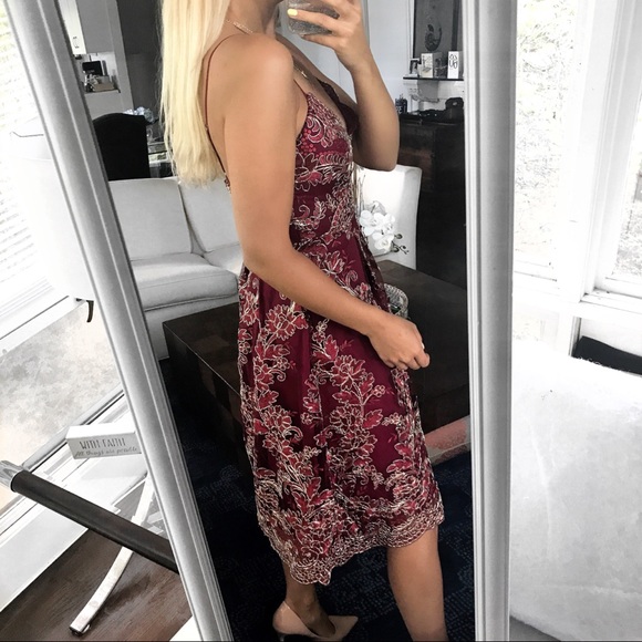 🆕 BURGUNDY GOLD EMBROIDERED MIDI DRESS! - Picture 4 of 11